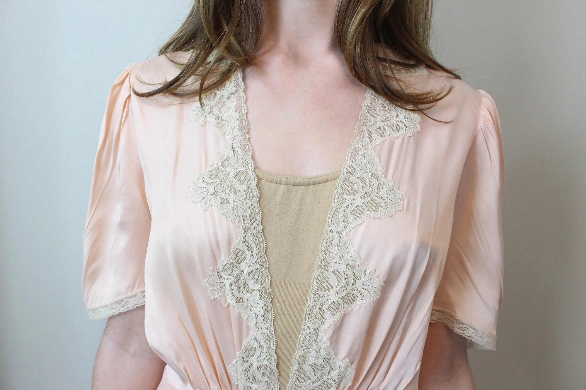 1940s PEACH rayon lace robe small medium | new fall