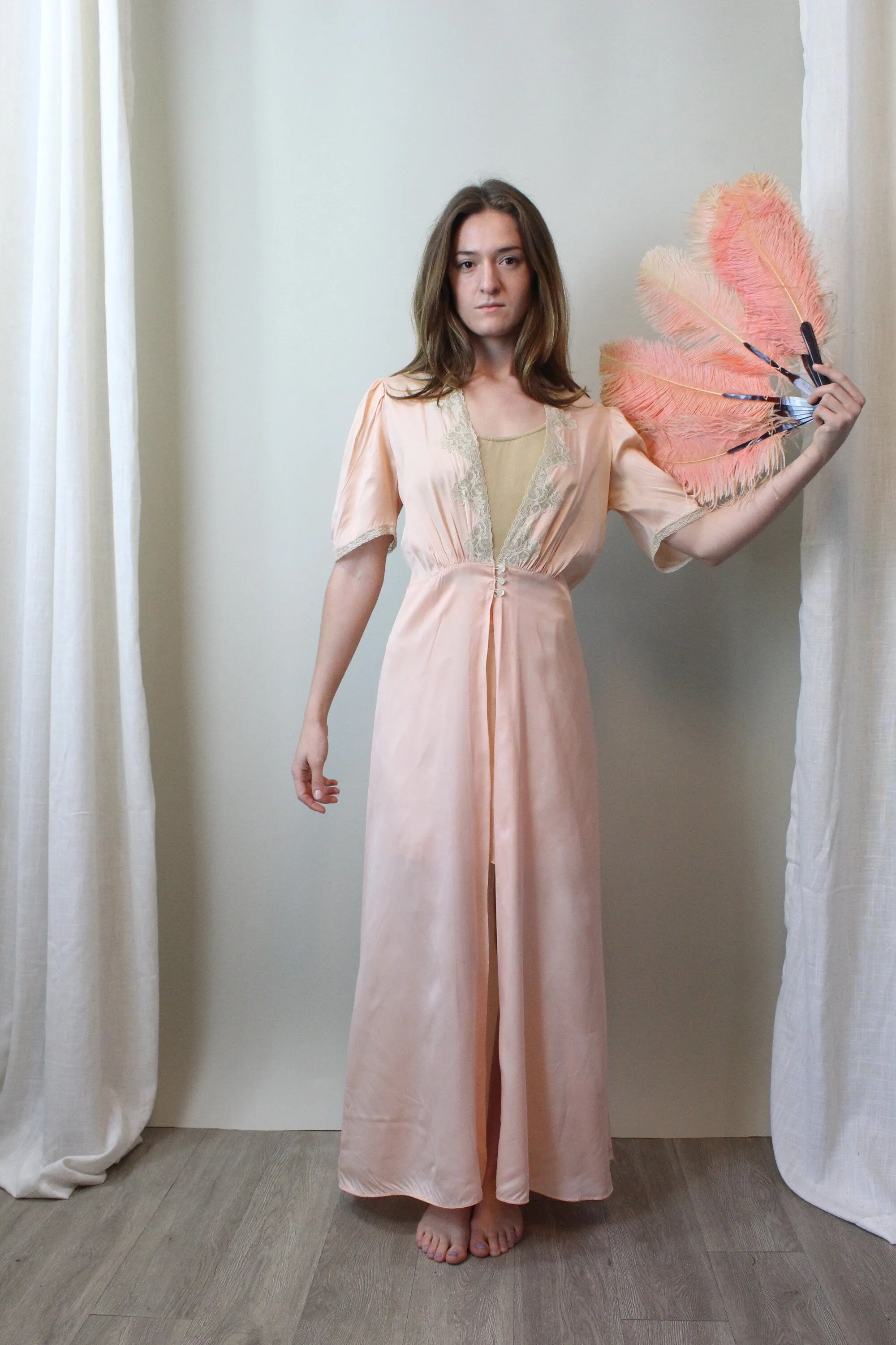 1940s PEACH rayon lace robe small medium | new fall