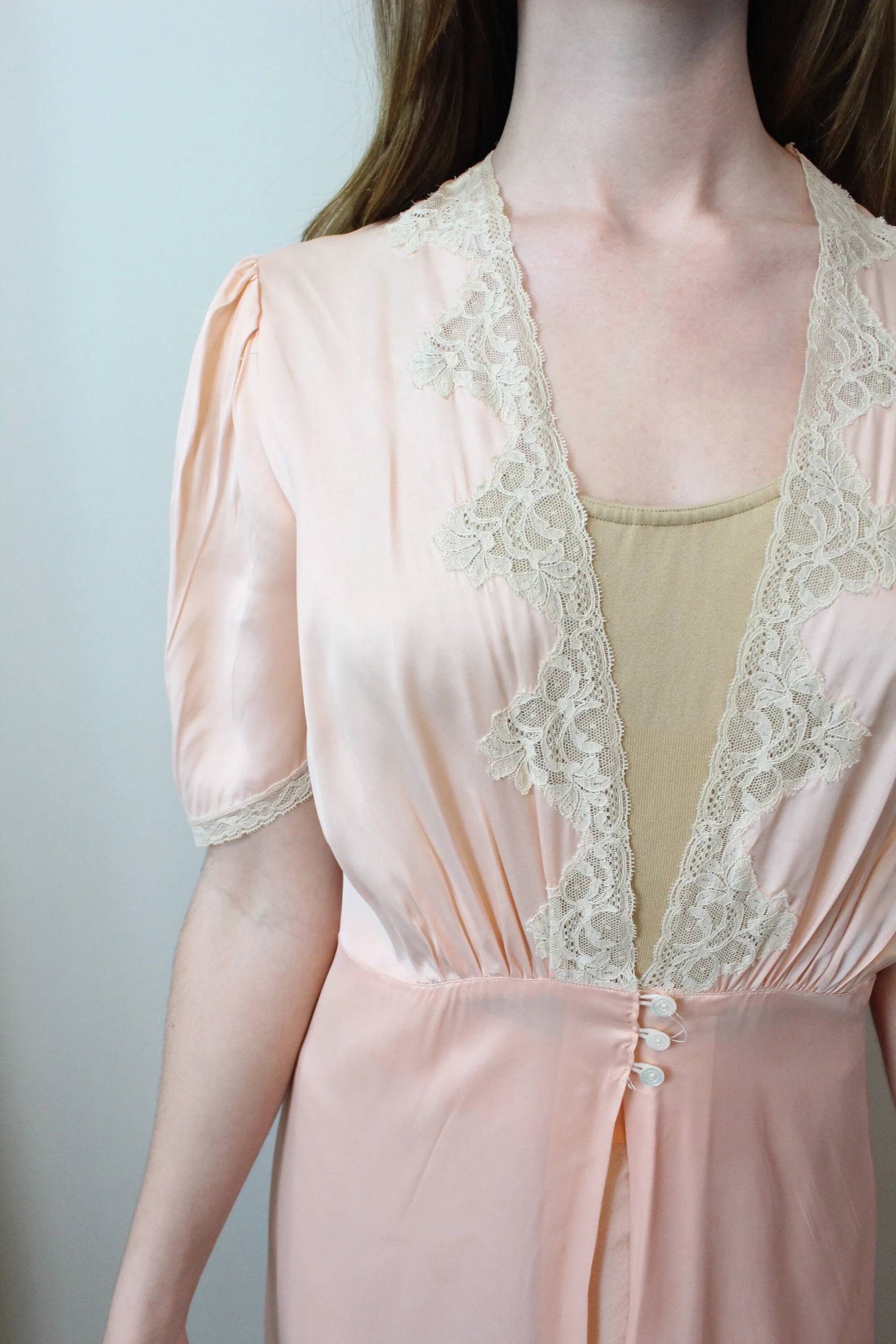 1940s PEACH rayon lace robe small medium | new fall