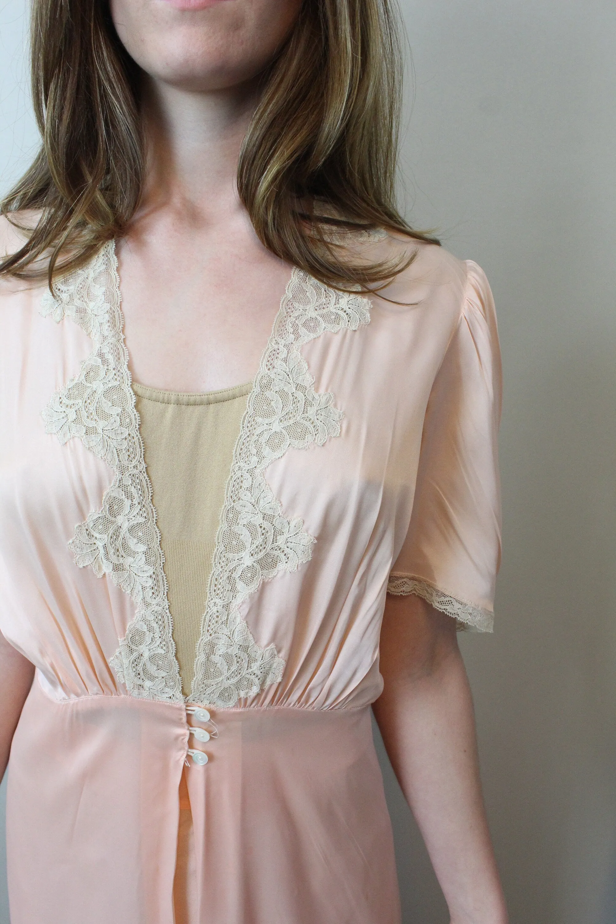 1940s PEACH rayon lace robe small medium | new fall