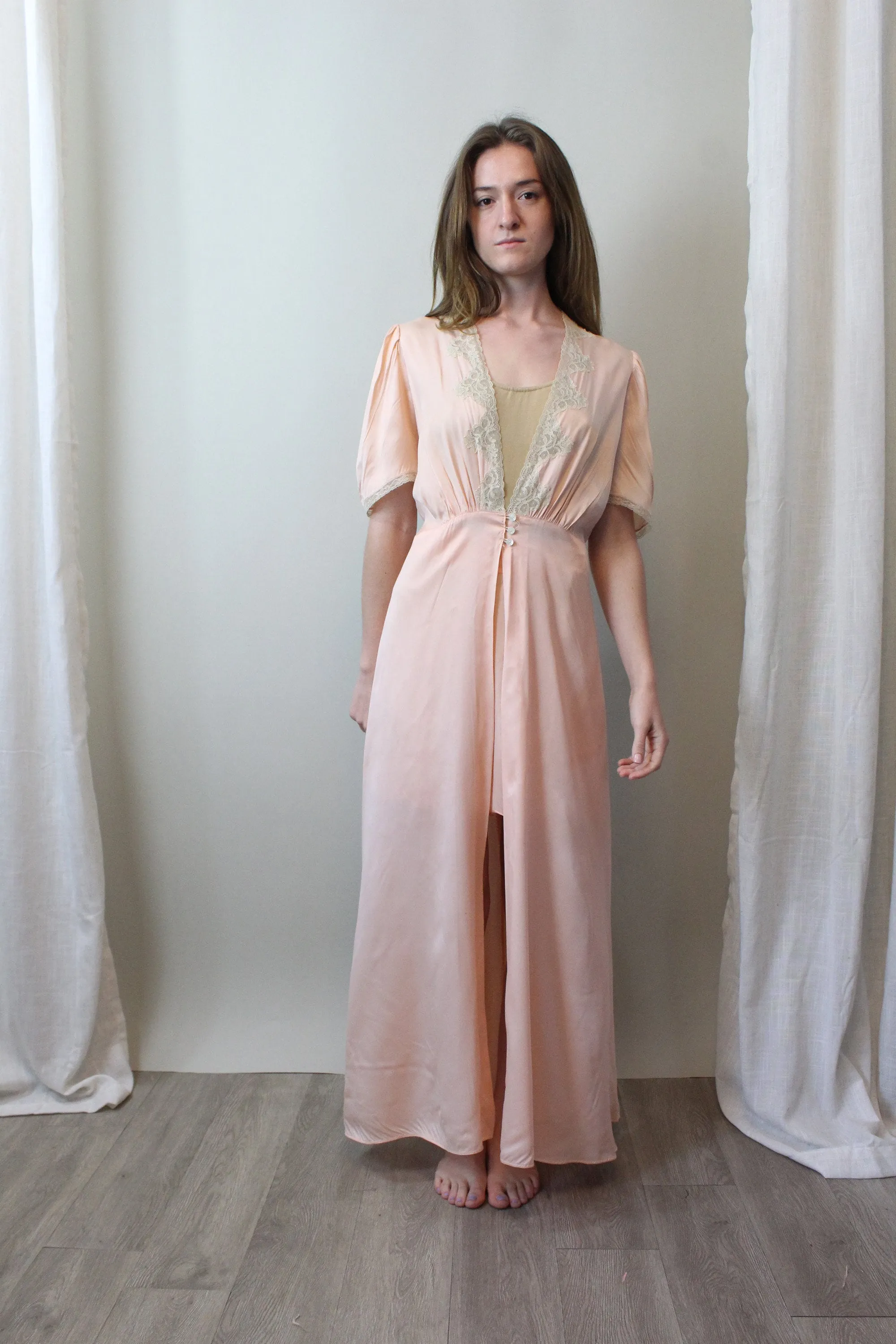 1940s PEACH rayon lace robe small medium | new fall
