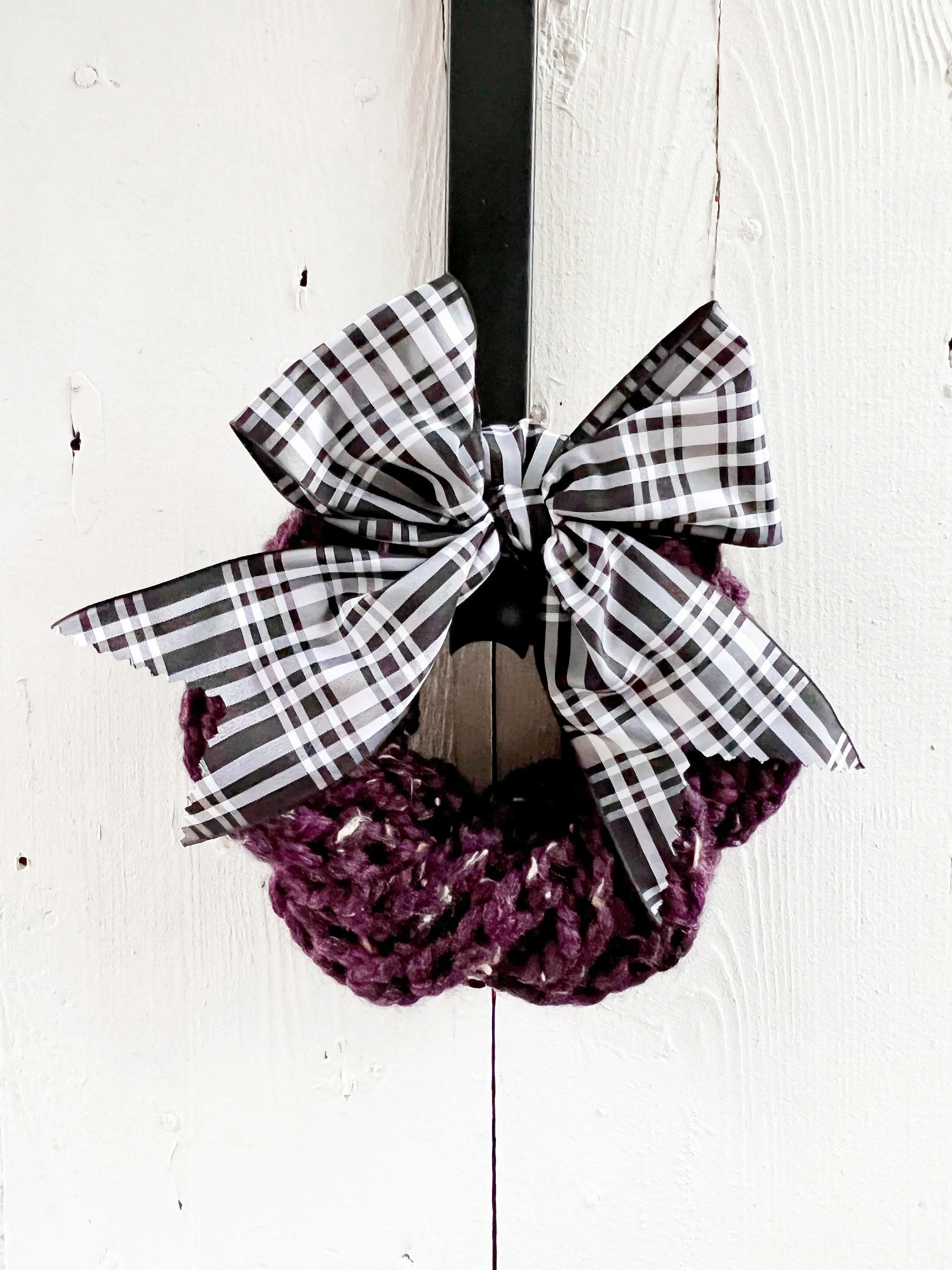 Hand-Knitted Wreaths Farmhouse Tartan Plaid Christmas Scotland - 6 inch wreath - Ready to Ship