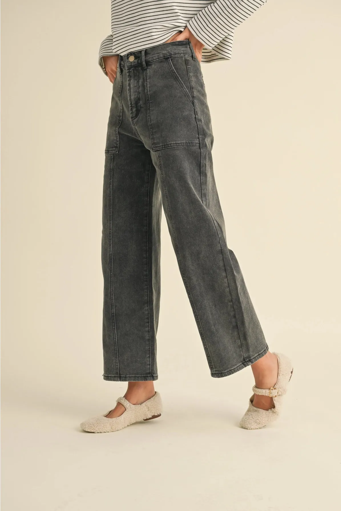 Paneled Stretched Pants {Black}