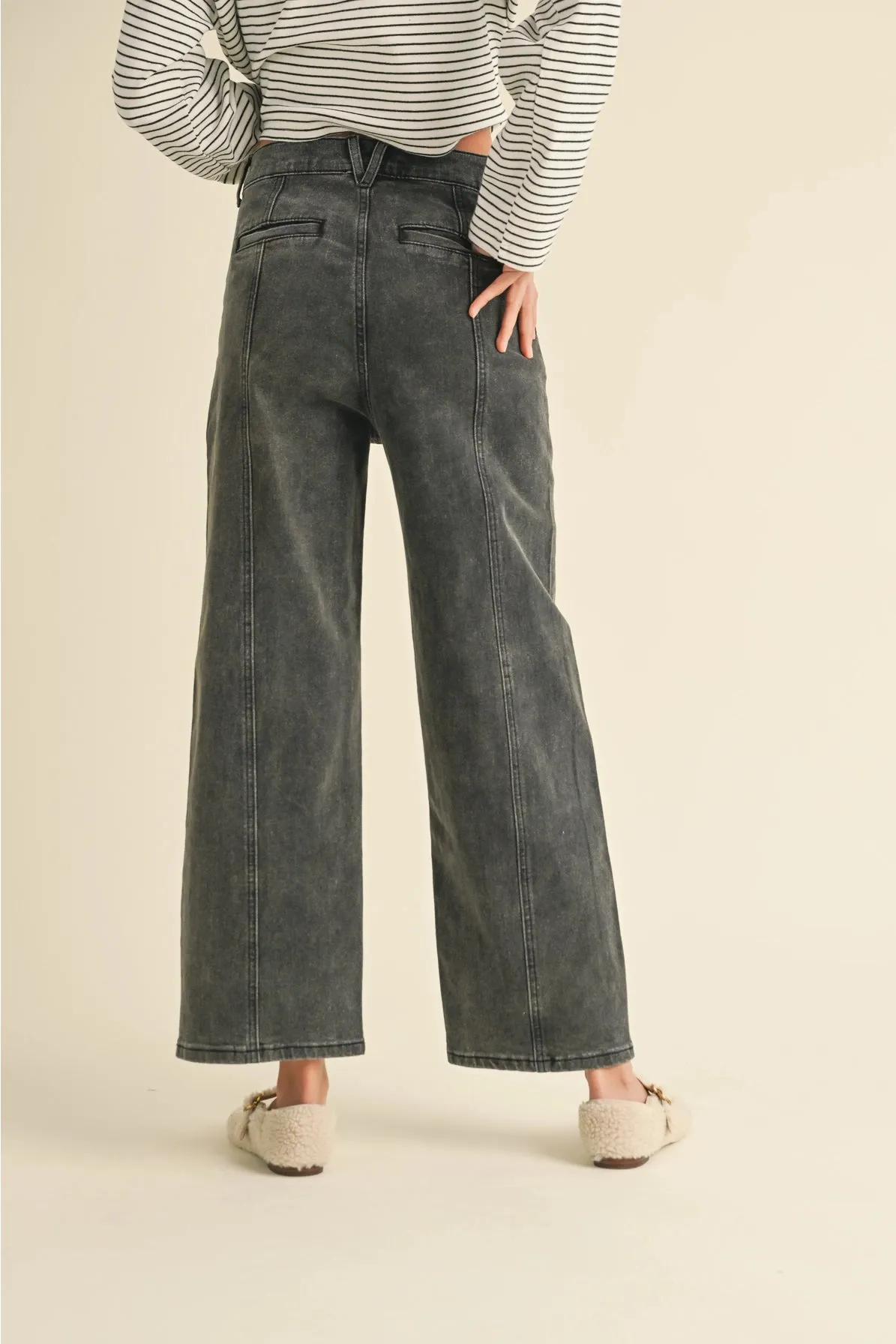 Paneled Stretched Pants {Black}