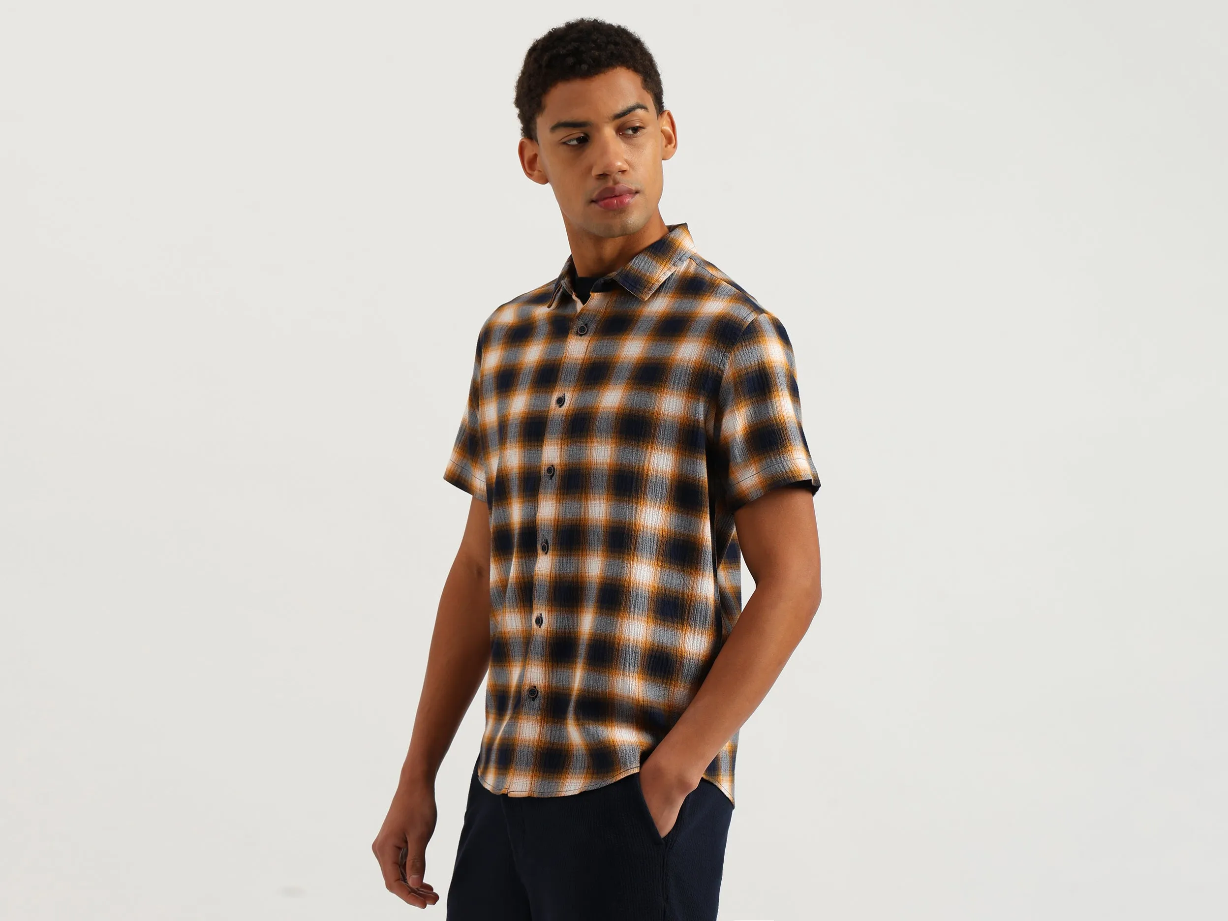 Relaxed Fit Spread Collar Crinkle Shadow Checkered Shirt