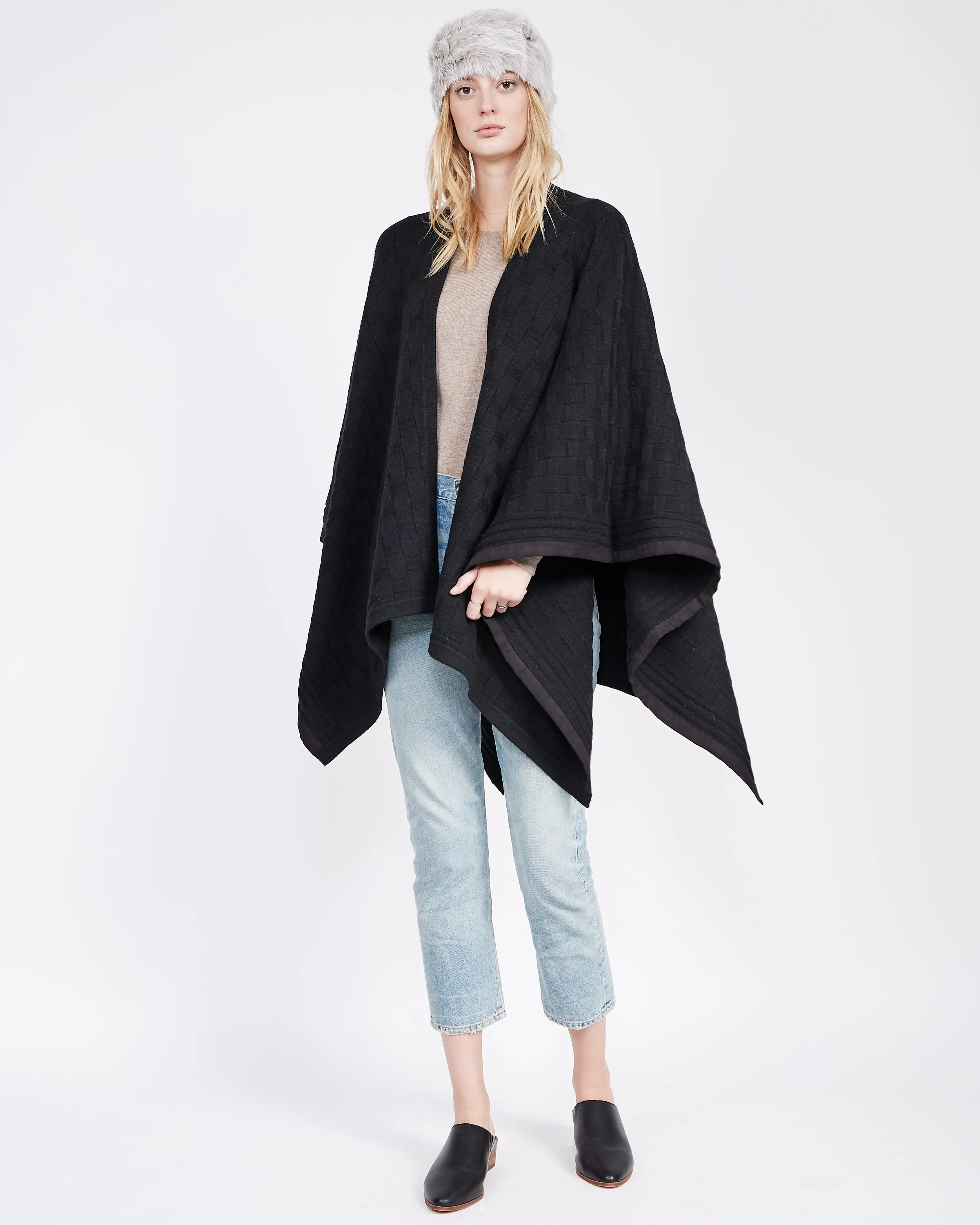 Unisex Trimmed Wrap